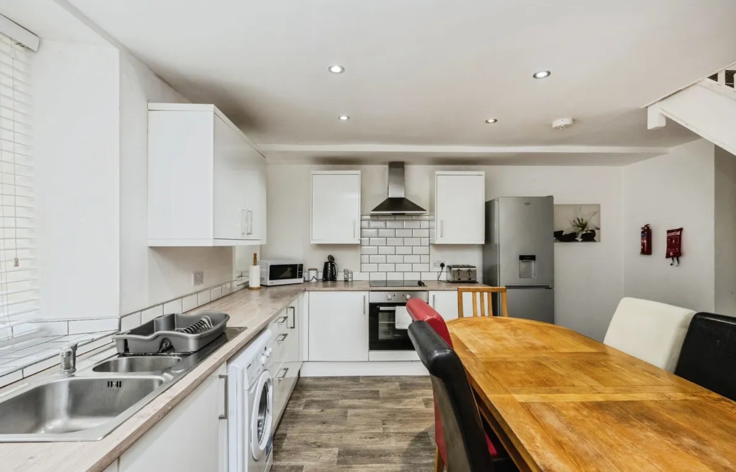 Woodlands House shared kitchen and dining area